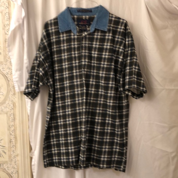 EUC Mens D B Classic short sleeve with buttons and denim collar. Size medium - Picture 1 of 3